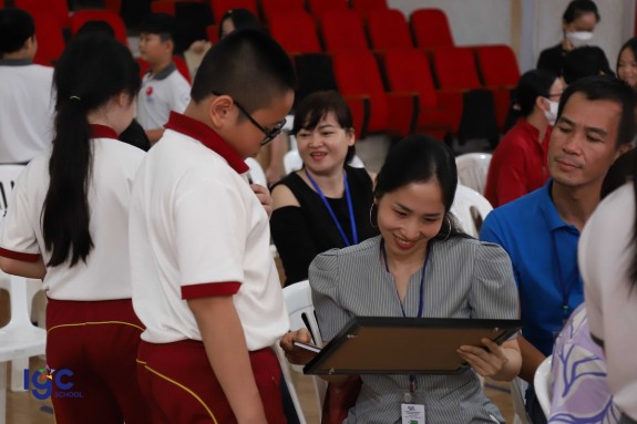 Students and faculty at IGC